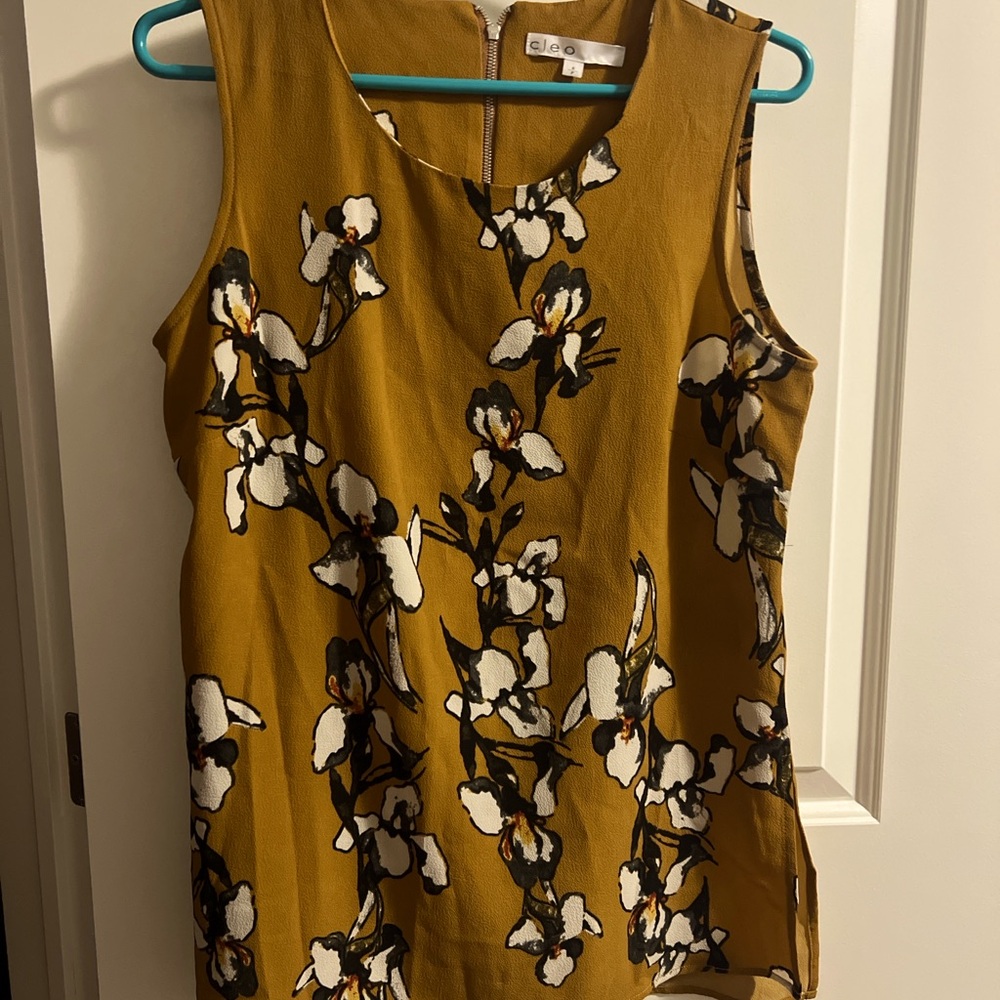 Ladies sleeveless dress shirt
